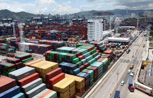 Shipping-containers-at-port-ready-for-sea-freight